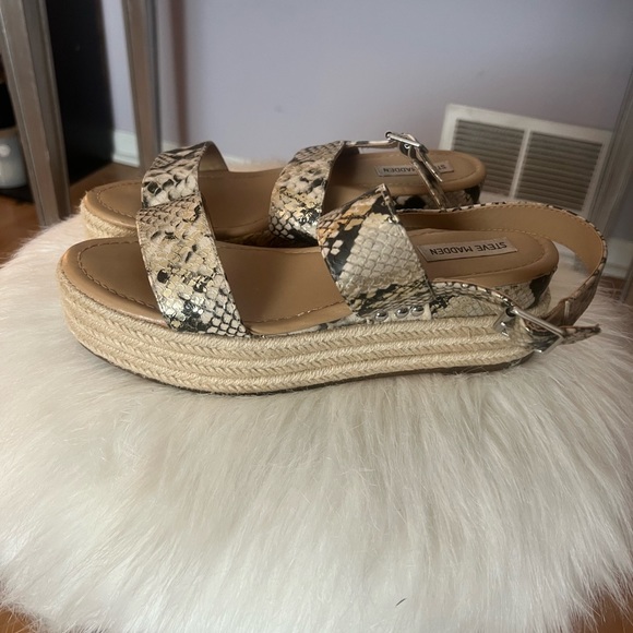 Steve Madden snakeskin platform wedge sandal - Picture 4 of 4